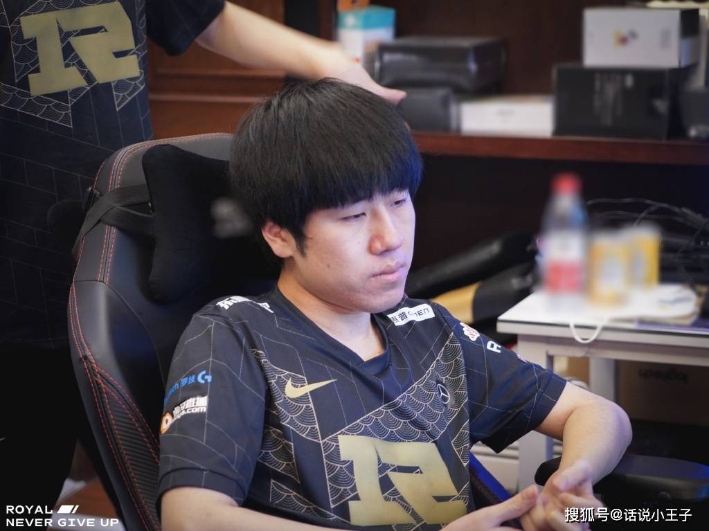 EG力克G2，Uzi完成史诗逆转小组赛2:0（广州）